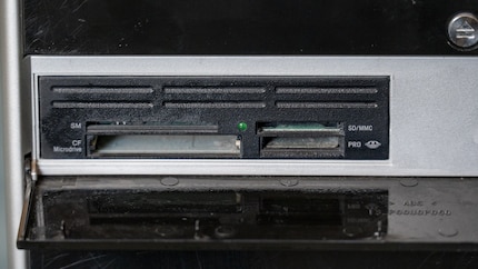 The old CF card from the Canon PowerShot G1 fits in here.