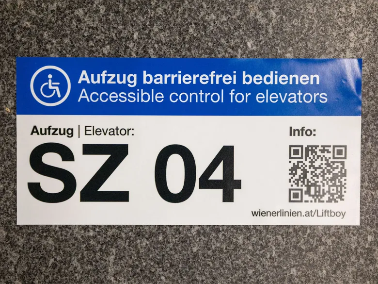 The stickers on the underground stations bear the name of the lift and are provided with a QR code.