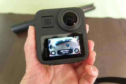 The globe button on the left-hand side of the screen makes it easy to switch to 360-degree mode. The cycle button on the right changes the camera image.