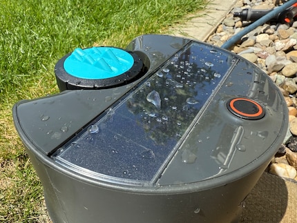 Die Solarzelle auf der Oberseite des «Aqua Precise» liefert ausreichend Strom für den Betrieb.