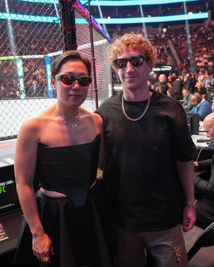 Mark Zuckerberg mit seiner Ehefrau Priscilla Chan auf einem UFC-Event.