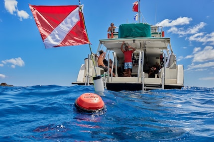 The crew on the boat receives information about the depth and distance of the divers.