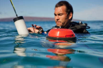 The buoy promises better orientation under water and tracking of the dive in the app.