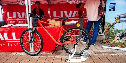 Managing Director Shihao Liao at the Livall stand at Eurobike in Frankfurt am Main.