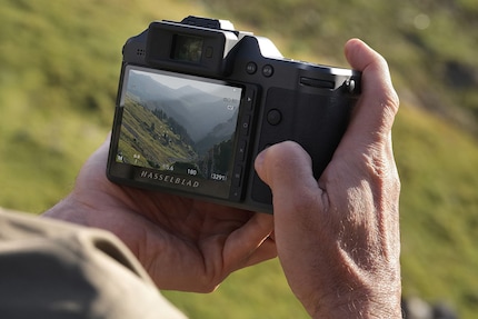 The joystick on the back is used to select the autofocus point.