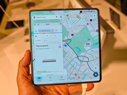 Mit verschiedenen Dingen, wie kleinen, freischwebenden Fenstern, versucht Honor das große Display für Multitasking zu nutzen.