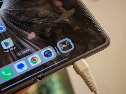 Geladen wird über USB-C oder drahtlos mit Honors eigener Schnelladetechnologie.