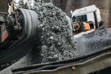 Soapstone is used to store energy and is a by-product of stove production in Finland.