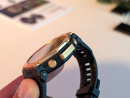 The buttons on the side for easy operation - in addition to the touchscreen.