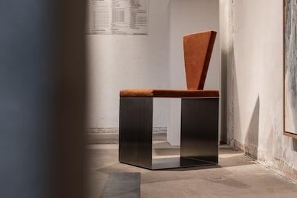 Leichter als gedacht: Der Fragua Chair 03 von Siete Studio ist ein skulpturaler Stuhl, der mit Hohlraum und geometrischen Formen spielt.