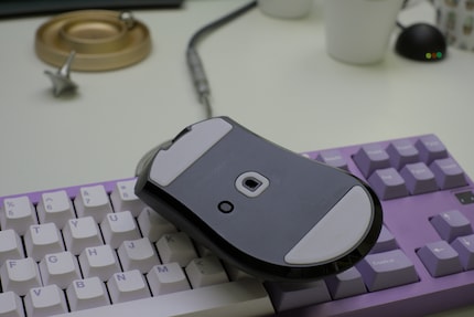The glide feet are larger and slide even better than on the predecessor.