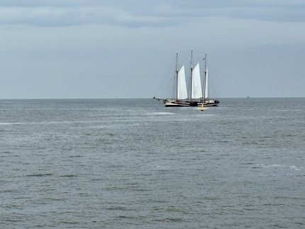 Nach den teilweise schmalen Kanälen begeistert die Weite der Nordsee.