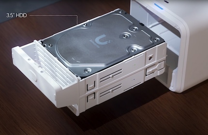 Changing the hard drive on UNAS 2.