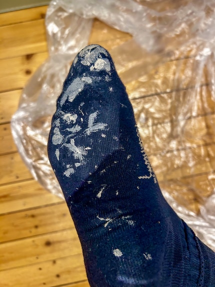 Gut, dass ich zum Streichen alte Socken angezogen habe.