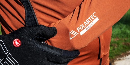 Die Fahrradjacke von Castelli und Polartec mit AirCore-Technologie.