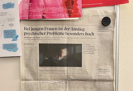 Ein Blick auf Matthias Obrists Pinnwand: Psychische Gesundheit ist aktuell ein grosses Thema, vor allem bei Mädchen.