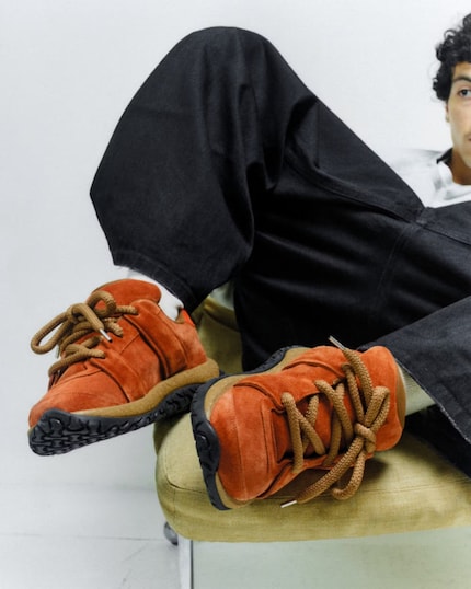 The Görlitz is available in rust brown, olive green and black.