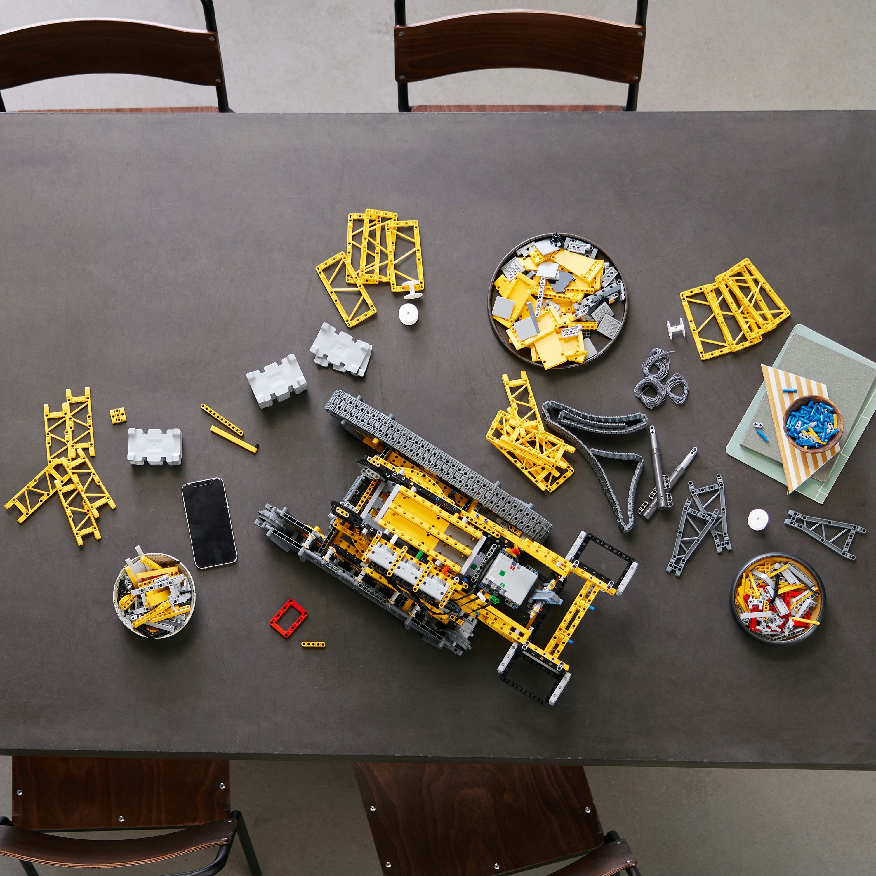 LEGO Liebherr LR 13000 crawler crane - buy at Galaxus